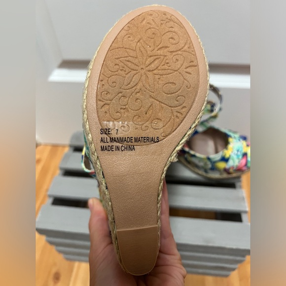 NEW Platform wedge sandals floral print size 7 - Picture 6 of 8